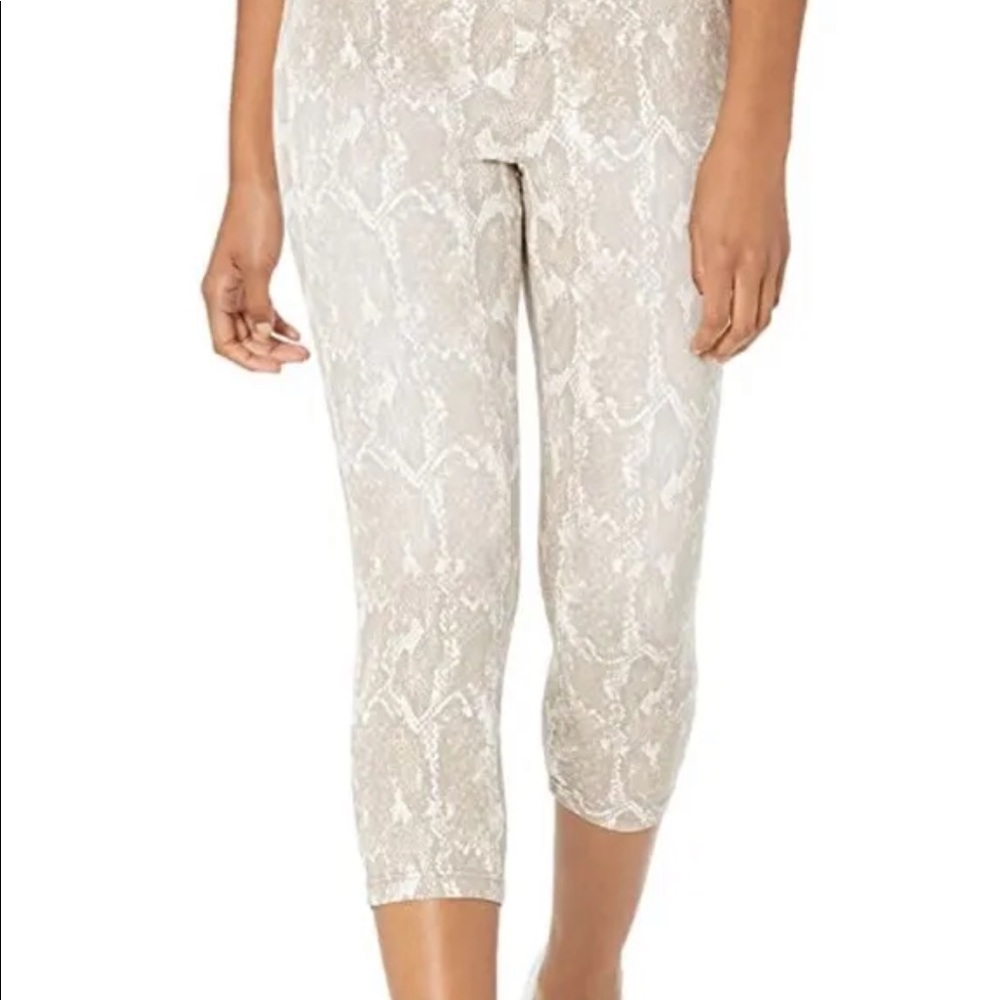 HUE Women's High Rise Denim Capri Legging - Taupe - Faded Python Medium